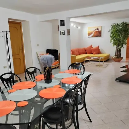 Casa Serenita. Holiday home Arsita